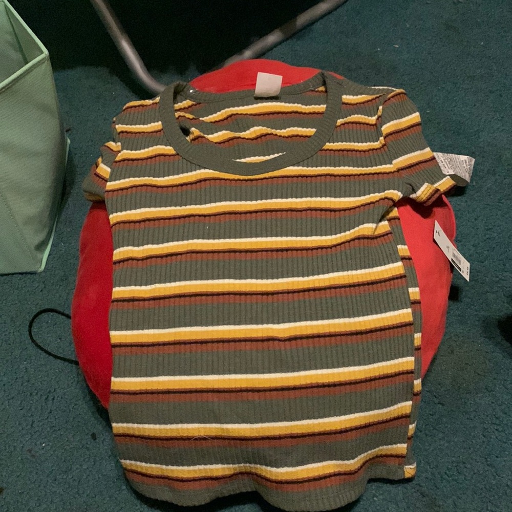 No boundaries- green, yellow, brown, white fitted striped scoop tee